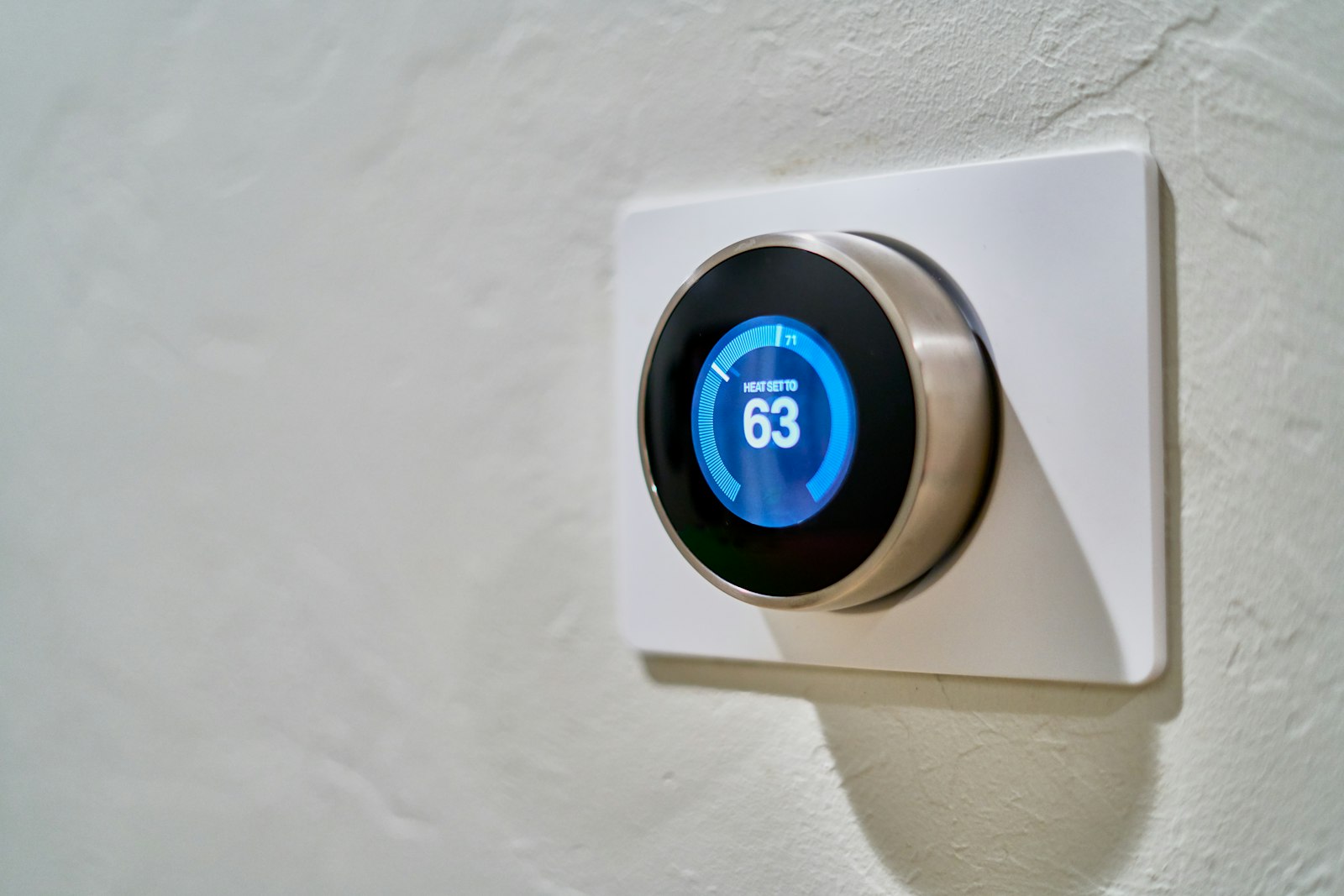 Smart programmable thermostat